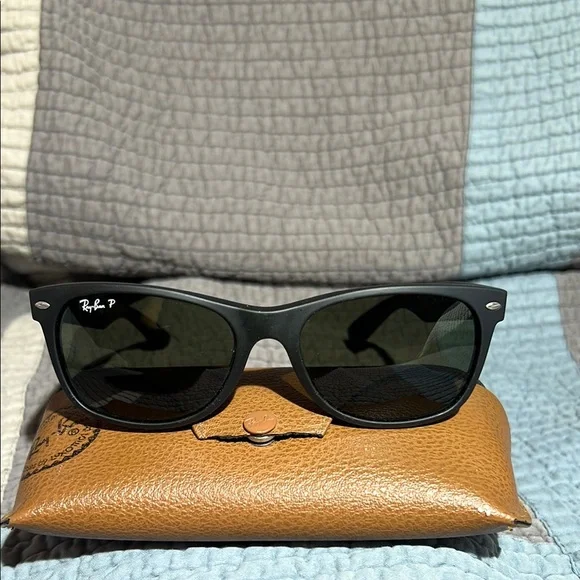 Ray-Ban | Accessories | Rayban Black Classic Sunglasses  display picture 1